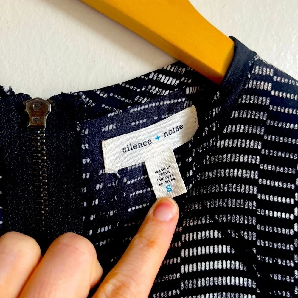 Silence + Noise Crop Tee with Back Zip | S - Picture 3 of 4